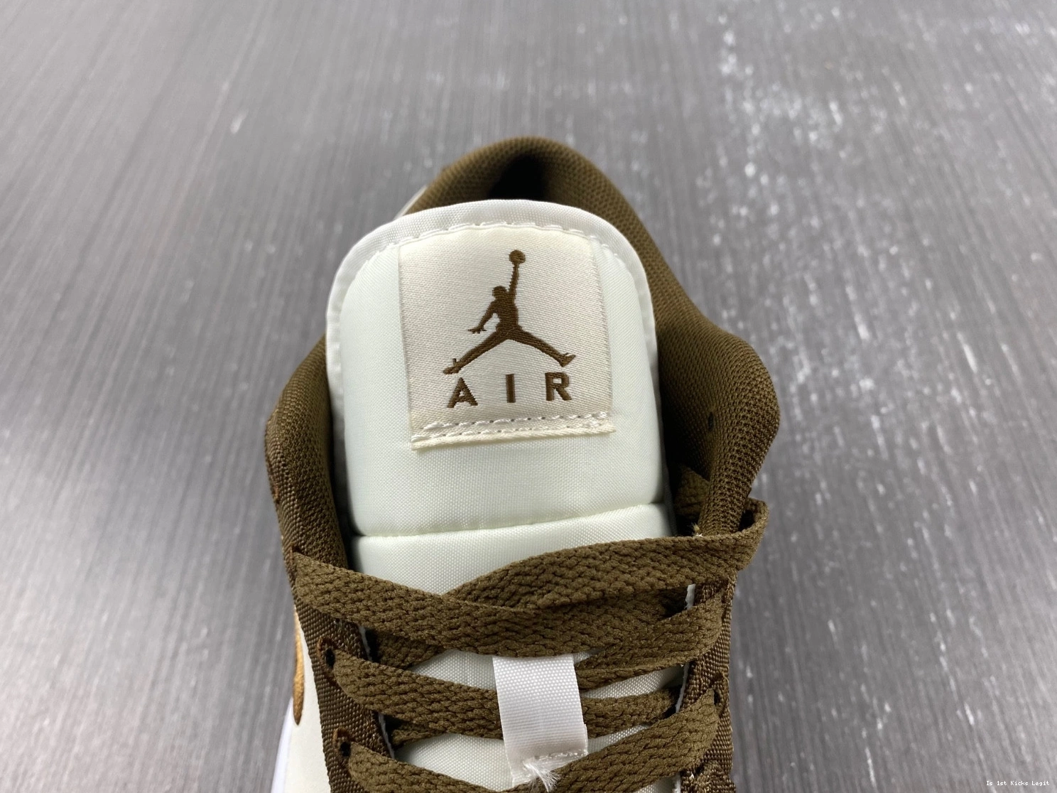 Jordan - (W) Olive Light DV0426-301 Low 1 SE 0920